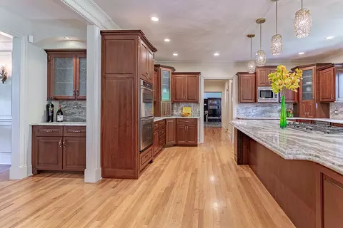 Kitchen - 456 S Oak St, Itasca, IL 60143 photo 2 of 5