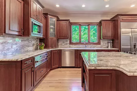 Kitchen - 456 S Oak St, Itasca, IL 60143 photo 3 of 5