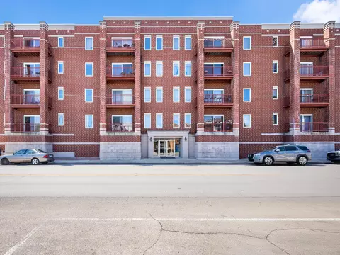 6238 26th St #204, Berwyn, IL 60402