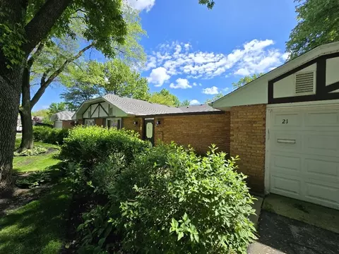 21 Duxbury Ln, Rolling Meadows, IL 60008 photo 4
