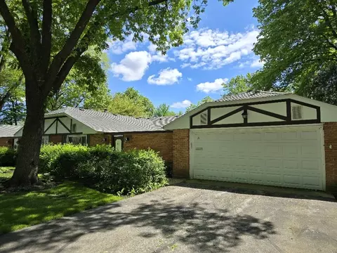 21 Duxbury Ln, Rolling Meadows, IL 60008 photo 2