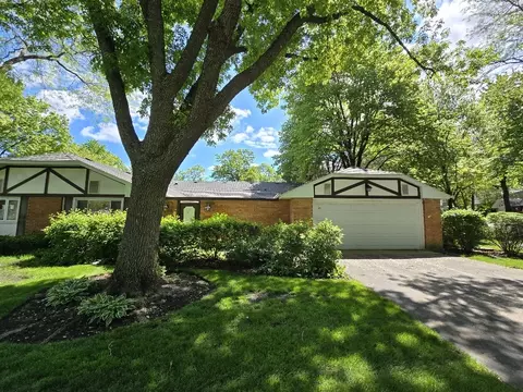 21 Duxbury Ln, Rolling Meadows, IL 60008