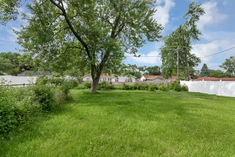 Exterior - 90 W Thacker St, Hoffman Estates, IL 60169 photo 3 of 3