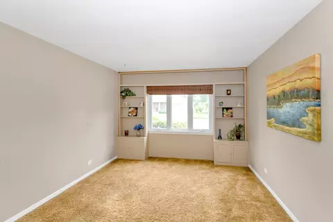 Living - 90 W Thacker St, Hoffman Estates, IL 60169 photo 3 of 3