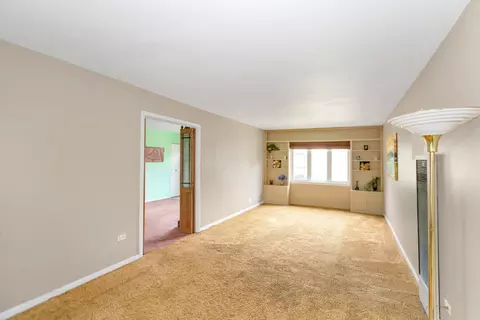 Living - 90 W Thacker St, Hoffman Estates, IL 60169 photo 2 of 3
