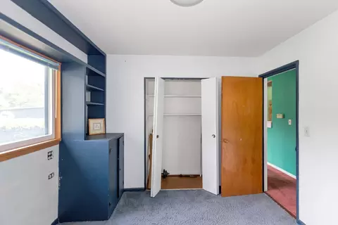 Bedroom - 90 W Thacker St, Hoffman Estates, IL 60169 photo 4 of 6