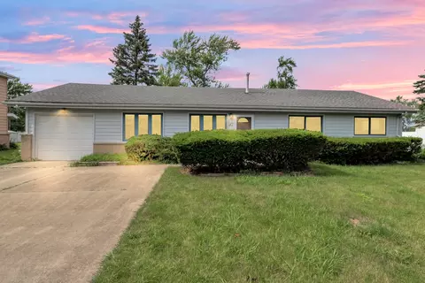 Exterior - 90 W Thacker St, Hoffman Estates, IL 60169 photo 1 of 3