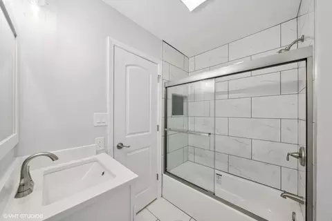 Bath - 129 Springleaf Dr, Bolingbrook, IL 60440 photo 1 of 1
