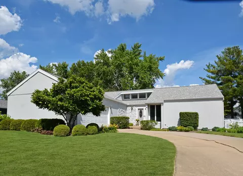 20 Independence Sq, Bloomington, IL 61704