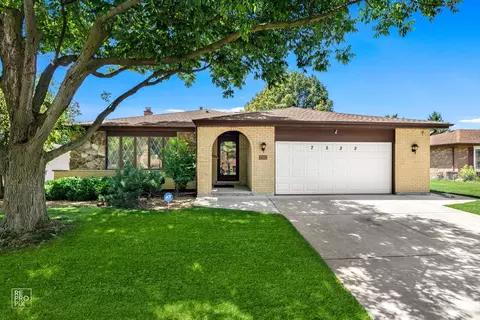 7522 Nantucket Dr, Darien, IL 60561