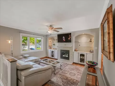 Living - 910 La Jolla Ter, Bartlett, IL 60103 photo 1 of 4