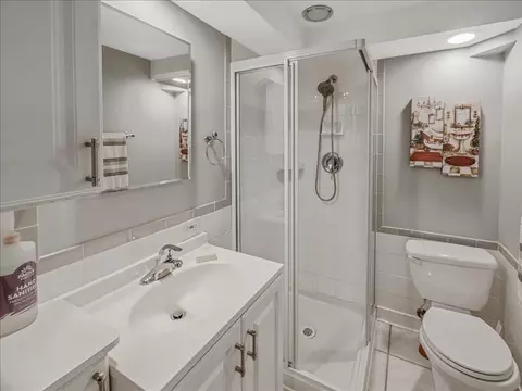 Bath - 910 La Jolla Ter, Bartlett, IL 60103 photo 2 of 2