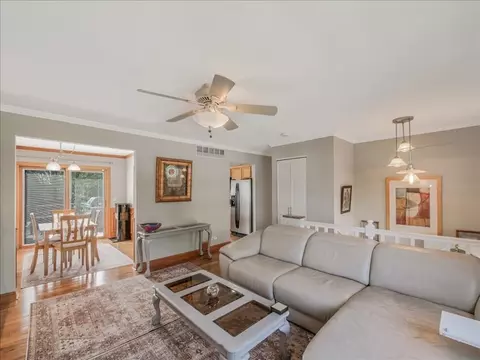 Living - 910 La Jolla Ter, Bartlett, IL 60103 photo 2 of 4