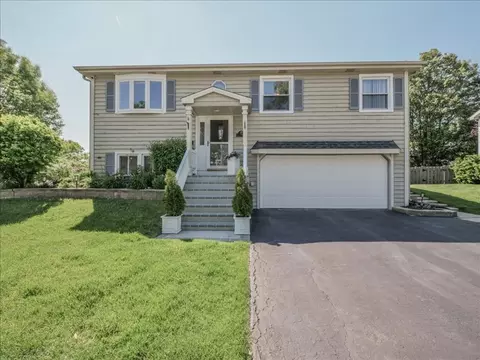 910 La Jolla Ter, Bartlett, IL 60103