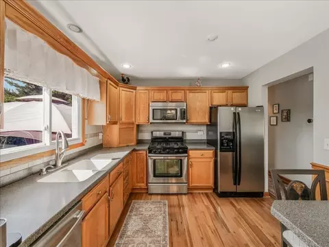 Kitchen - 910 La Jolla Ter, Bartlett, IL 60103 photo 1 of 2