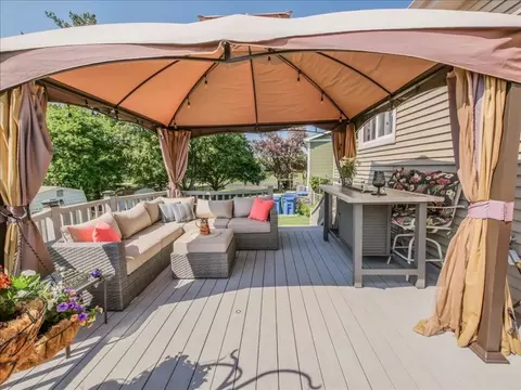 Exterior - 910 La Jolla Ter, Bartlett, IL 60103 photo 2 of 5