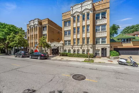 4240 N Clarendon Ave #305N, Chicago, IL 60613
