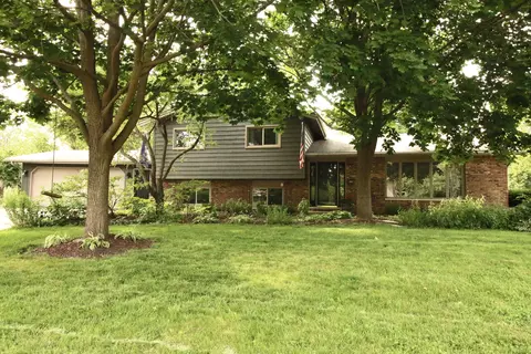 12 Hawley Ct, Grayslake, IL 60030