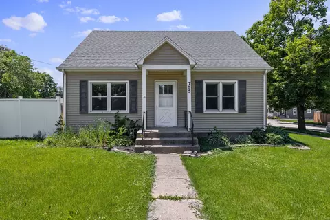705 High St, Pecatonica, IL 61063