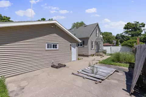Exterior - 705 High St, Pecatonica, IL 61063 photo 2 of 4