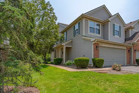 631 Creekside Cir, Gurnee, IL 60031