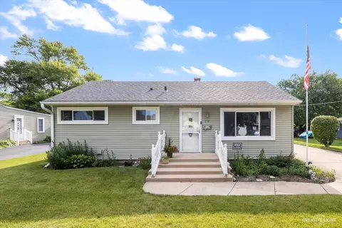218 N Evanslawn Ave, Aurora, IL 60506