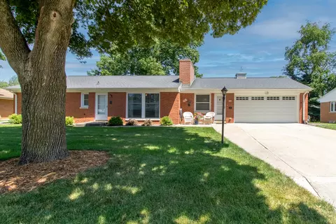 Exterior - 1904 Garling Dr, Bloomington, IL 61701 photo 11 of 11