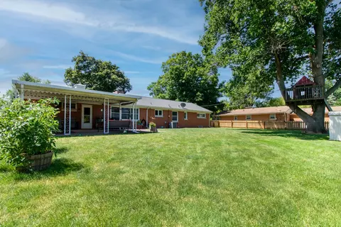 Exterior - 1904 Garling Dr, Bloomington, IL 61701 photo 5 of 11