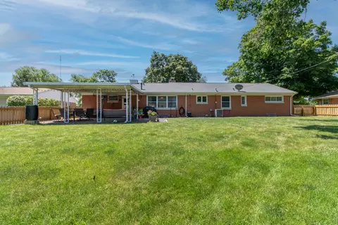 Exterior - 1904 Garling Dr, Bloomington, IL 61701 photo 8 of 11
