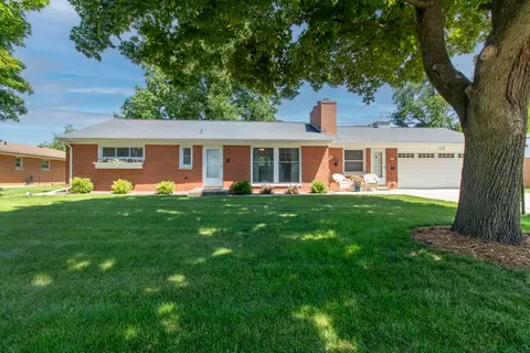 Exterior - 1904 Garling Dr, Bloomington, IL 61701 photo 10 of 11