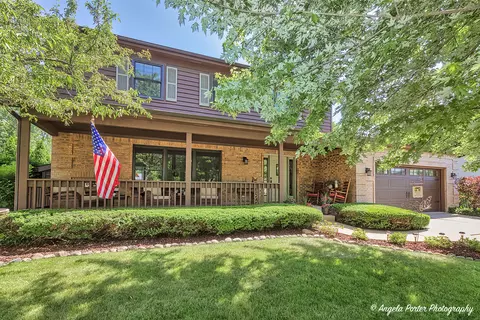 241 Loch Glen Ln, Mchenry, IL 60050