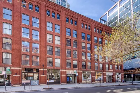 225 W Huron St #612, Chicago, IL 60654