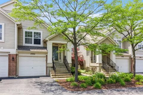 2302 Scott Ln, Aurora, IL 60502