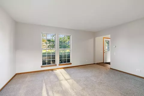 2050 Aronomink Cir, Elgin, IL 60123 photo 2