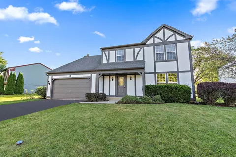 2050 Aronomink Cir, Elgin, IL 60123