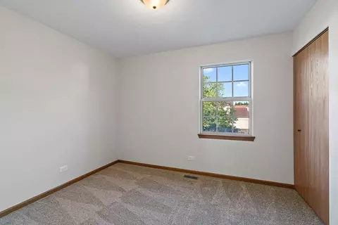 2050 Aronomink Cir, Elgin, IL 60123 photo 12