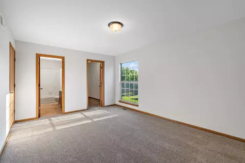 2050 Aronomink Cir, Elgin, IL 60123 photo 15