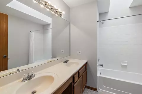 2050 Aronomink Cir, Elgin, IL 60123 photo 11