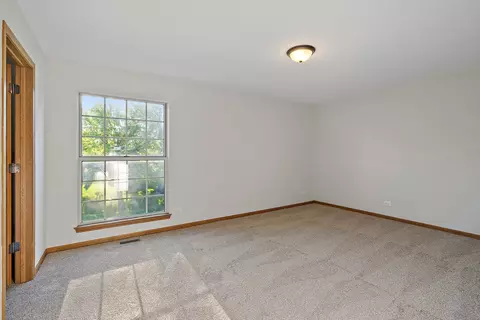2050 Aronomink Cir, Elgin, IL 60123 photo 14