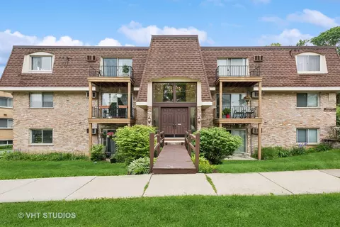 201 N President St #3A, Wheaton, IL 60187