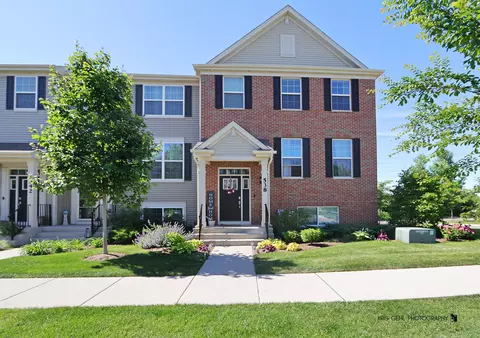 538 Cimmaron Cir, Crystal Lake, IL 60012