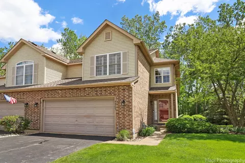 5707 Fieldstone Trl #5707, Mchenry, IL 60050