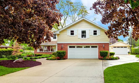 1027 S Walnut Ave, Arlington Heights, IL 60005