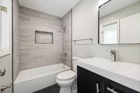 Bath - 21010 London Dr, Olympia Fields, IL 60461 photo 5 of 5