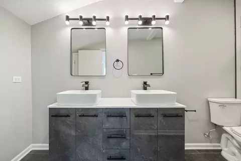 Bath - 21010 London Dr, Olympia Fields, IL 60461 photo 2 of 5