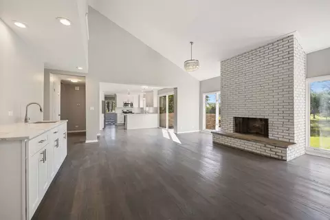 Living - 21010 London Dr, Olympia Fields, IL 60461 photo 2 of 3