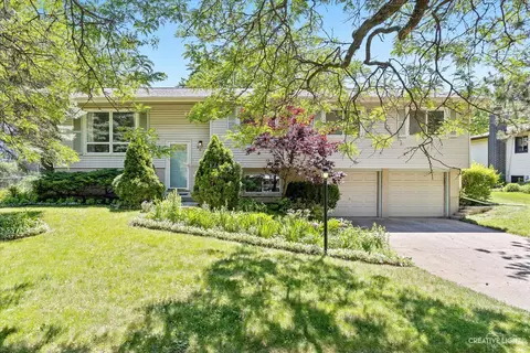 961 Coventry Ln, Crystal Lake, IL 60014