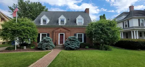 410 E Fellows St, Dixon, IL 61021