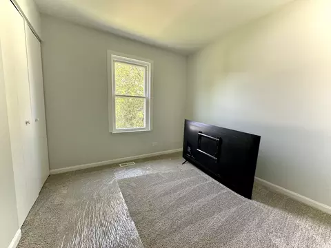 Bedroom - 2460 Devonshire Ct, Aurora, IL 60502 photo 5 of 5