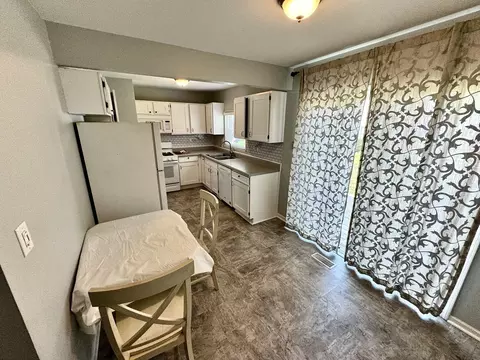 Kitchen - 2460 Devonshire Ct, Aurora, IL 60502 photo 4 of 4
